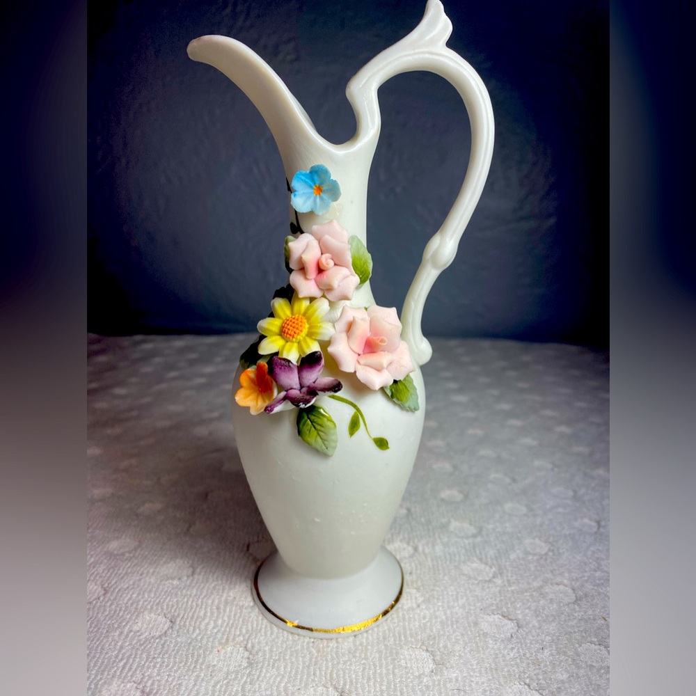 Vintage Kelvin’s Fine China Raised Attached Floral Design Handle Vase/Japan
